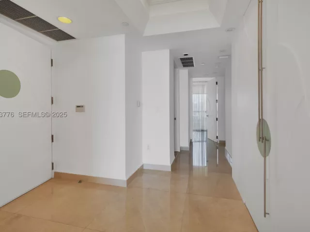 3-bedroom condo for sale in Sunny Isles Beach - 17875 Collins Ave 905 - MondialRealty