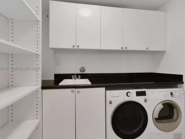 3-bedroom condo for sale in Sunny Isles Beach - 17875 Collins Ave 905 - MondialRealty