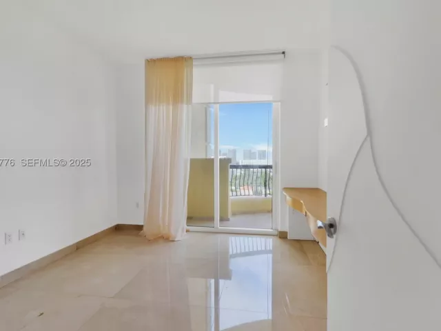 3-bedroom condo for sale in Sunny Isles Beach - 17875 Collins Ave 905 - MondialRealty