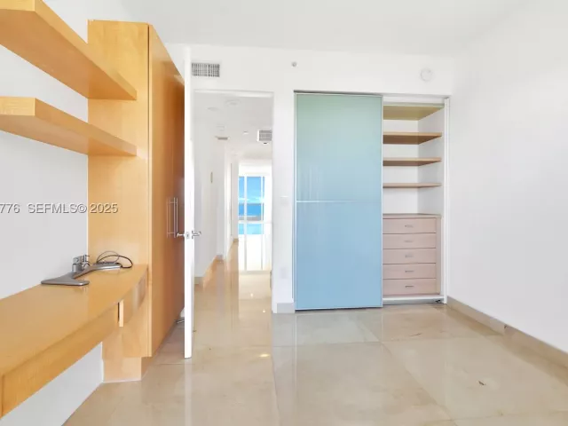 3-bedroom condo for sale in Sunny Isles Beach - 17875 Collins Ave 905 - MondialRealty