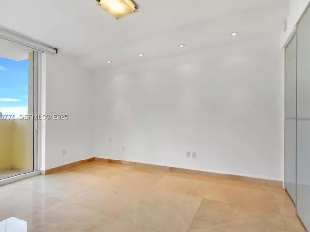 3-bedroom condo for sale in Sunny Isles Beach - 17875 Collins Ave 905 - MondialRealty