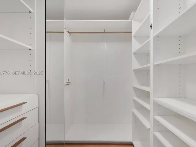 3-bedroom condo for sale in Sunny Isles Beach - 17875 Collins Ave 905 - MondialRealty