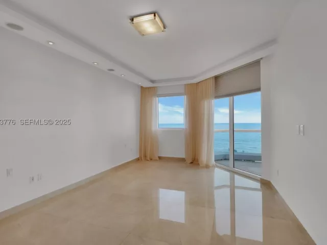 3-bedroom condo for sale in Sunny Isles Beach - 17875 Collins Ave 905 - MondialRealty