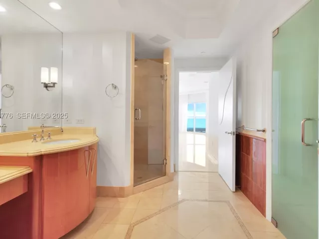 3-bedroom condo for sale in Sunny Isles Beach - 17875 Collins Ave 905 - MondialRealty
