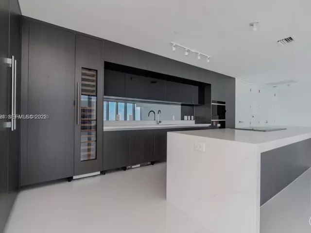 4-bedroom condo for sale in Miami - 851 NE 1st Ave 4911 - MondialRealty