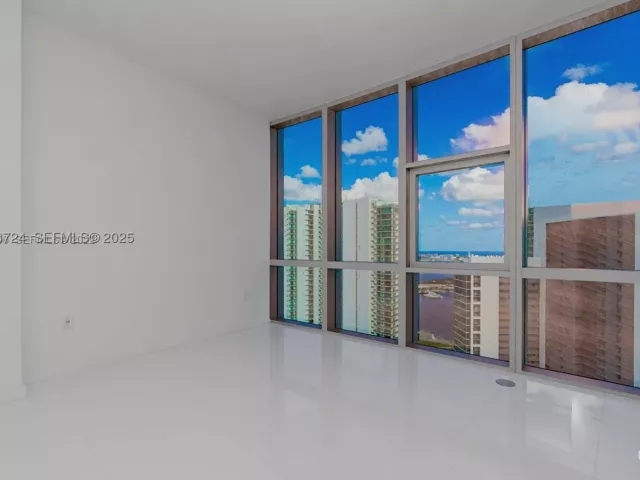 4-bedroom condo for sale in Miami - 851 NE 1st Ave 4911 - MondialRealty