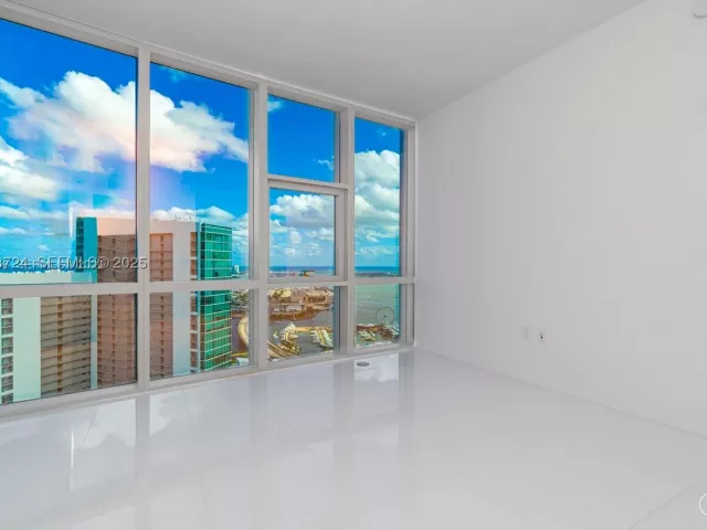 4-bedroom condo for sale in Miami - 851 NE 1st Ave 4911 - MondialRealty