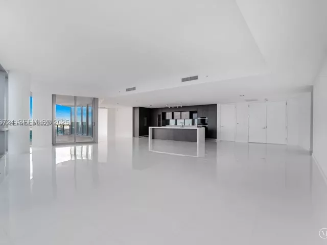 4-bedroom condo for sale in Miami - 851 NE 1st Ave 4911 - MondialRealty