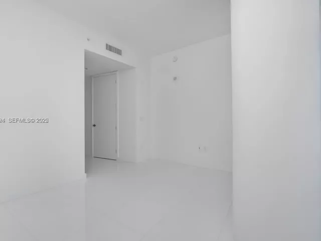 4-bedroom condo for sale in Miami - 851 NE 1st Ave 4911 - MondialRealty