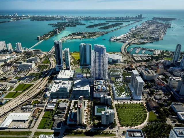 4-bedroom condo for sale in Miami - 851 NE 1st Ave 4911 - MondialRealty