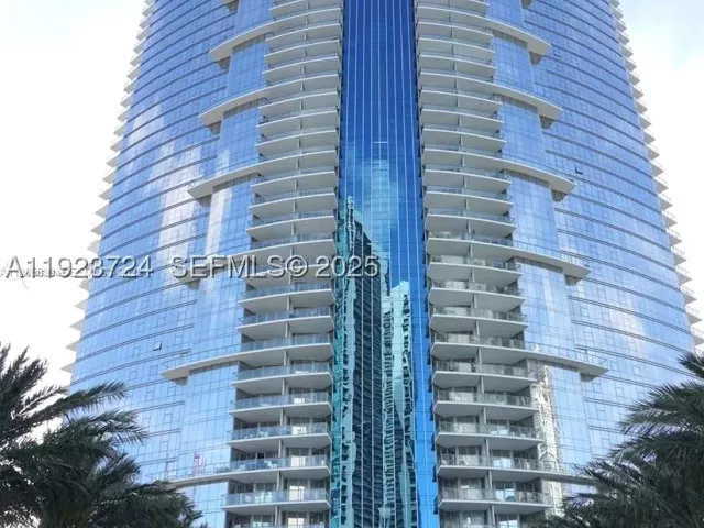 4-bedroom condo for sale in Miami - 851 NE 1st Ave 4911 - MondialRealty