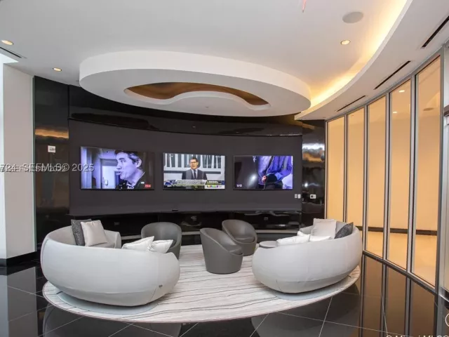4-bedroom condo for sale in Miami - 851 NE 1st Ave 4911 - MondialRealty