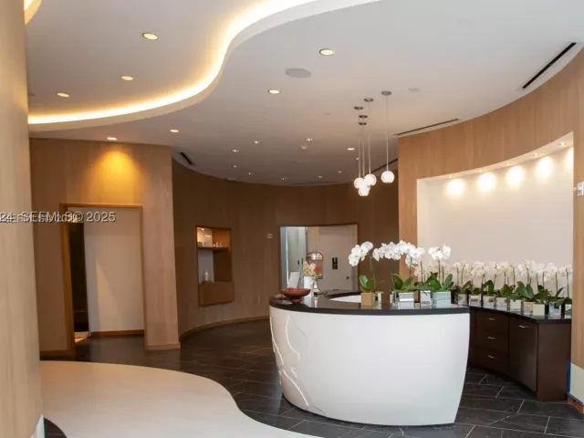 4-bedroom condo for sale in Miami - 851 NE 1st Ave 4911 - MondialRealty