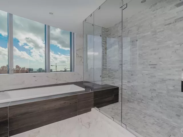 4-bedroom condo for sale in Miami - 851 NE 1st Ave 4911 - MondialRealty
