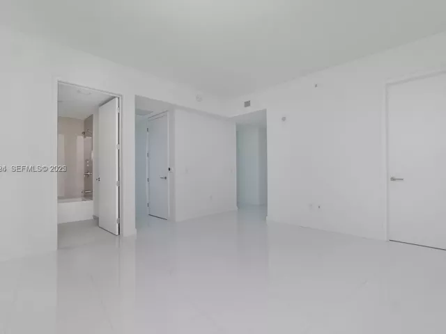 4-bedroom condo for sale in Miami - 851 NE 1st Ave 4911 - MondialRealty