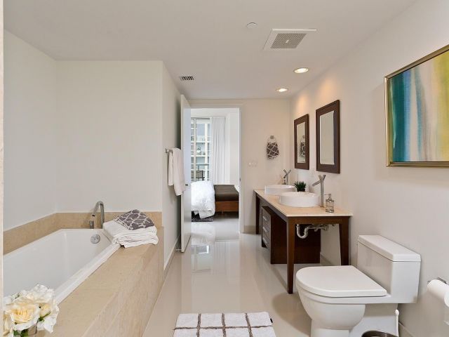 2-bedroom condo for sale in Miami - 495 Brickell Avenue 4010 - MondialRealty