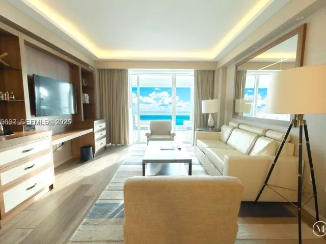 2-bedroom condo for sale in Fort Lauderdale - 551 N Fort Lauderdale Beach Blvd R204 - MondialRealty