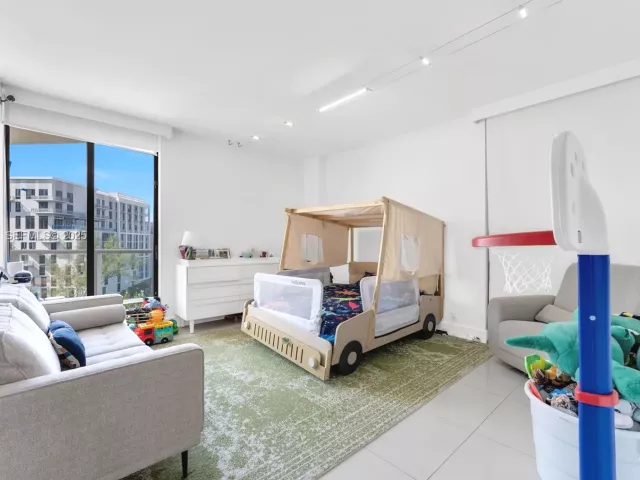 4-bedroom condo for sale in Aventura - 19500 Turnberry Way 7D - MondialRealty