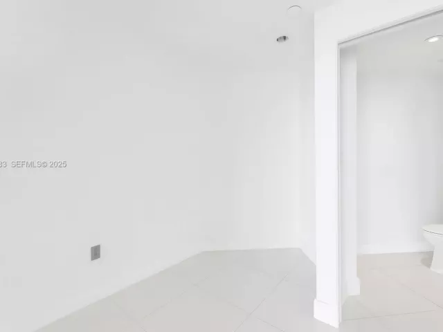 4-bedroom condo for sale in Aventura - 19500 Turnberry Way 7D - MondialRealty