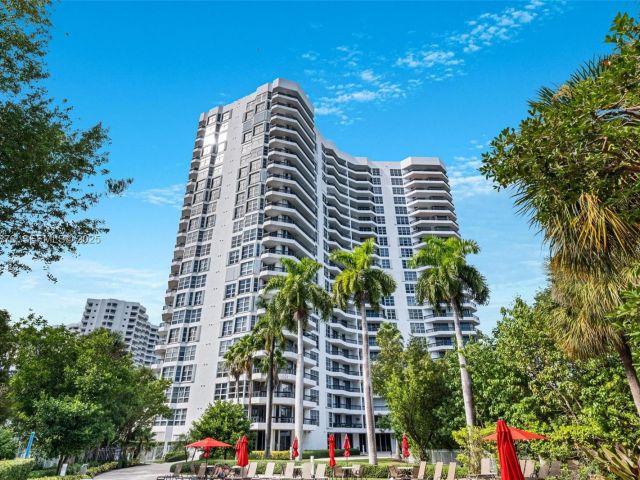 3-bedroom condo for rent in Aventura - 3400 NE 192nd St 1808 - MondialRealty