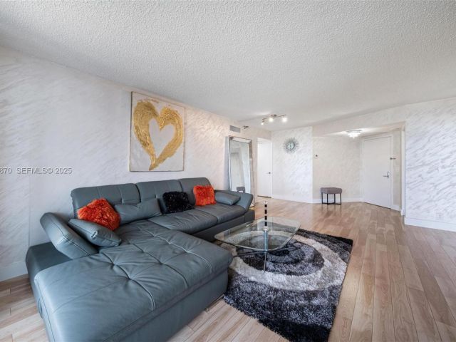 3-bedroom condo for rent in Aventura - 3400 NE 192nd St 1808 - MondialRealty