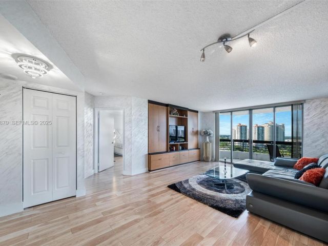 3-bedroom condo for rent in Aventura - 3400 NE 192nd St 1808 - MondialRealty