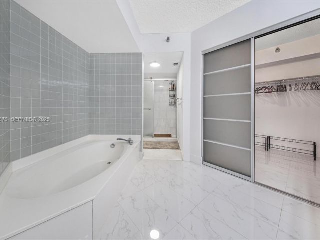 3-bedroom condo for rent in Aventura - 3400 NE 192nd St 1808 - MondialRealty