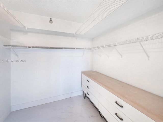 3-bedroom condo for rent in Aventura - 3400 NE 192nd St 1808 - MondialRealty