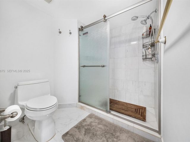 3-bedroom condo for rent in Aventura - 3400 NE 192nd St 1808 - MondialRealty