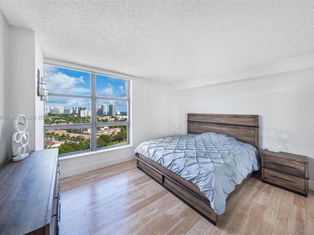 3-bedroom condo for rent in Aventura - 3400 NE 192nd St 1808 - MondialRealty