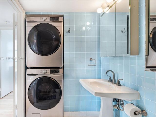 3-bedroom condo for rent in Aventura - 3400 NE 192nd St 1808 - MondialRealty