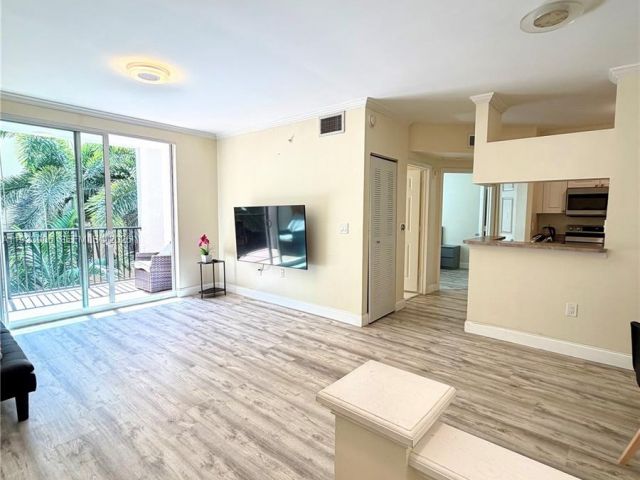 1-bedroom condo for sale in Sunny Isles Beach - 17150 N Bay Rd 2419 - MondialRealty