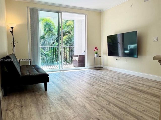 1-bedroom condo for sale in Sunny Isles Beach - 17150 N Bay Rd 2419 - MondialRealty