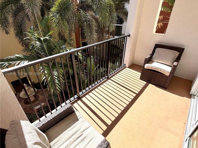 1-bedroom condo for sale in Sunny Isles Beach - 17150 N Bay Rd 2419 - MondialRealty