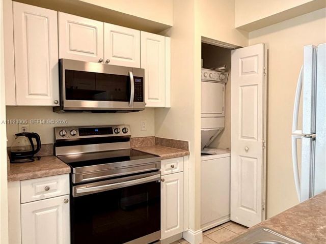 1-bedroom condo for sale in Sunny Isles Beach - 17150 N Bay Rd 2419 - MondialRealty