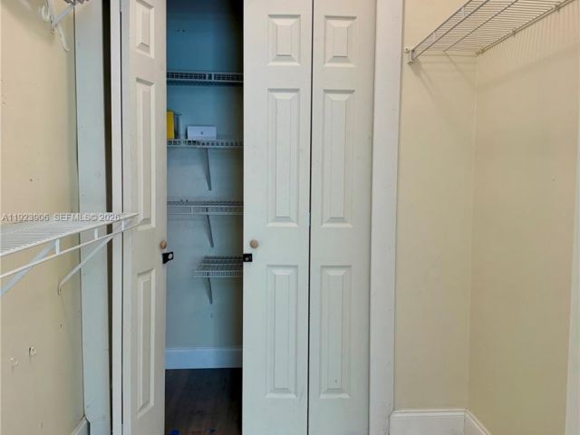 1-bedroom condo for sale in Sunny Isles Beach - 17150 N Bay Rd 2419 - MondialRealty