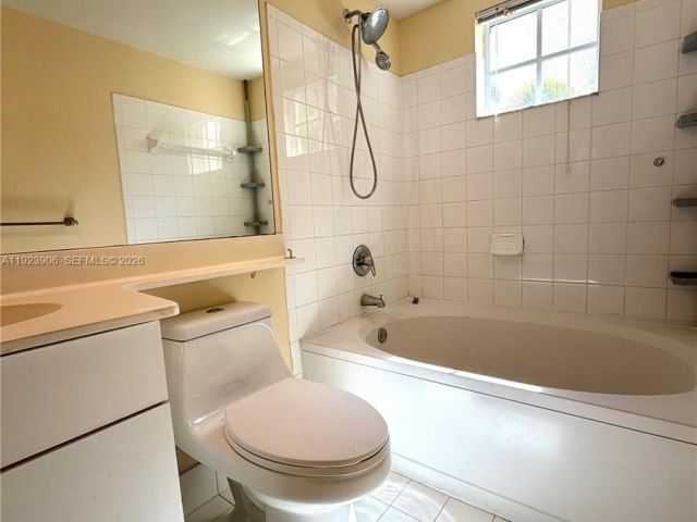 1-bedroom condo for sale in Sunny Isles Beach - 17150 N Bay Rd 2419 - MondialRealty