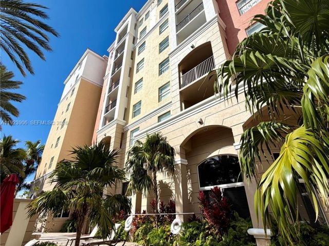 1-bedroom condo for sale in Sunny Isles Beach - 17150 N Bay Rd 2419 - MondialRealty