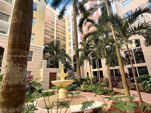 1-bedroom condo for sale in Sunny Isles Beach - 17150 N Bay Rd 2419 - MondialRealty