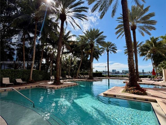 1-bedroom condo for sale in Sunny Isles Beach - 17150 N Bay Rd 2419 - MondialRealty