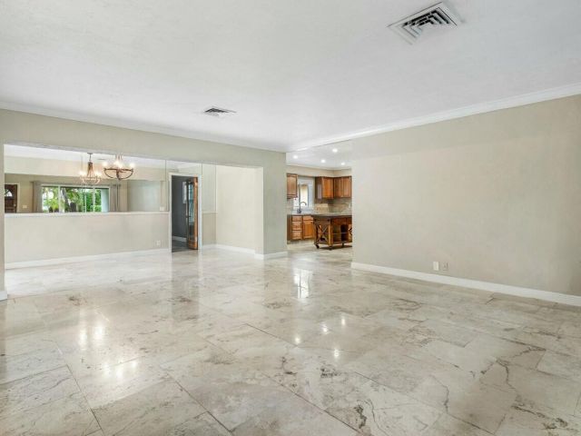 Home for rent at 121 NE Spanish Court - photo 6851155