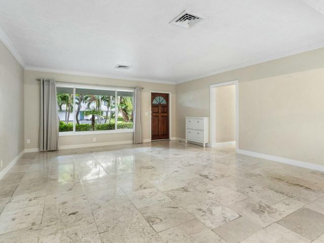 Home for rent at 121 NE Spanish Court - photo 6851156