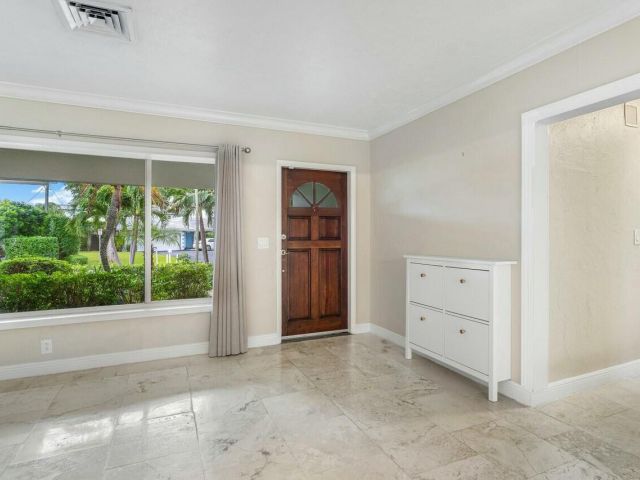 Home for rent at 121 NE Spanish Court - photo 6851157