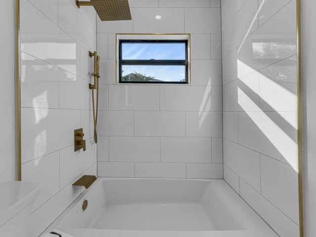 Home for sale at 433 Aylesbury Road - photo 6879846