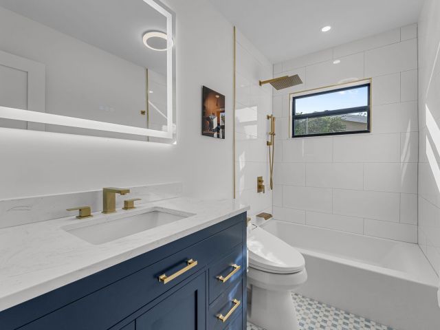 Home for sale at 433 Aylesbury Road - photo 6879847