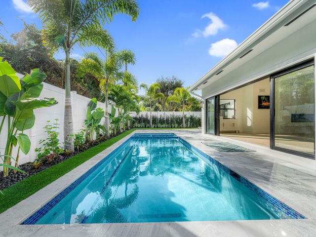 Home for sale at 433 Aylesbury Road - photo 6879860