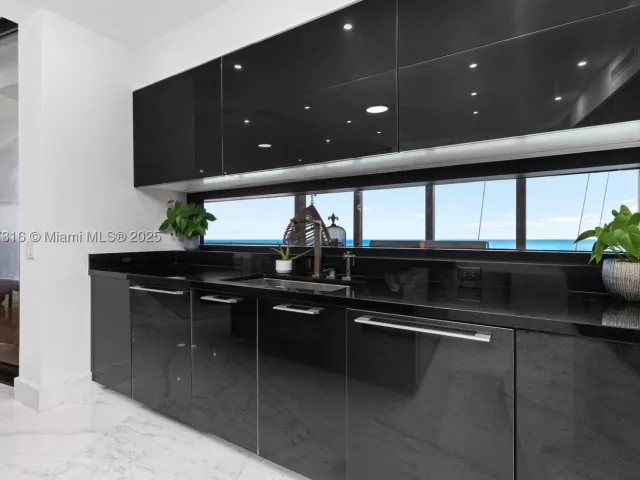 4-bedroom condo for sale in Sunny Isles Beach - 18555 Collins Ave 5501 - MondialRealty