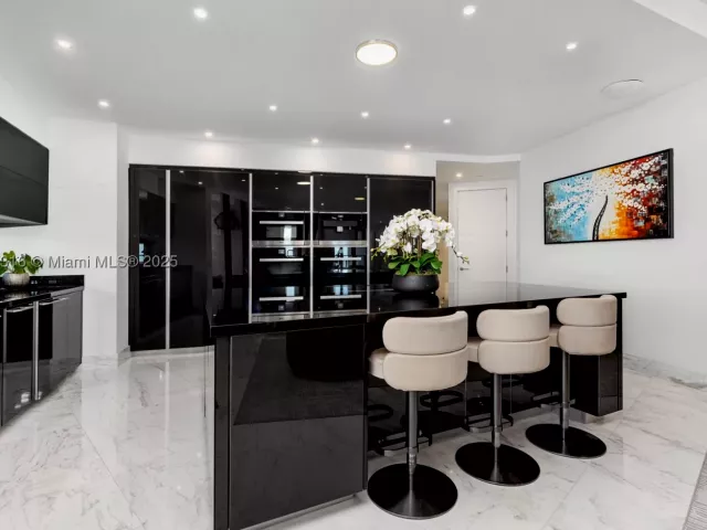 4-bedroom condo for sale in Sunny Isles Beach - 18555 Collins Ave 5501 - MondialRealty