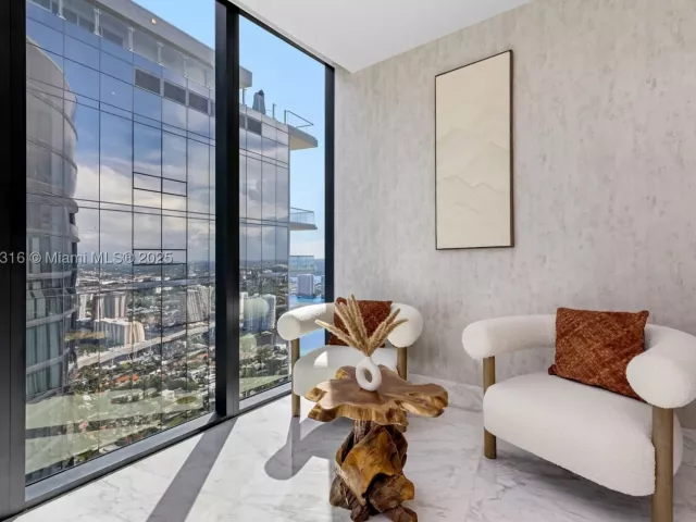 4-bedroom condo for sale in Sunny Isles Beach - 18555 Collins Ave 5501 - MondialRealty