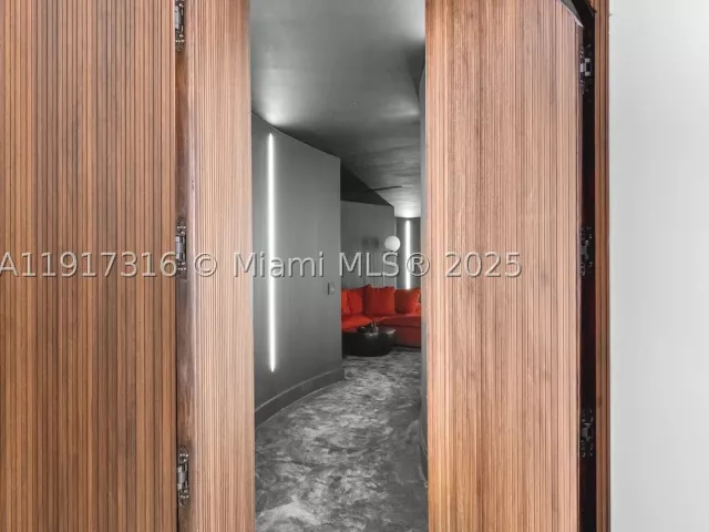 4-bedroom condo for sale in Sunny Isles Beach - 18555 Collins Ave 5501 - MondialRealty